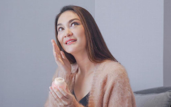  Jarang Terekspos, Kecantikan Ibu Luna Maya Bikin Kagum Mendadak Banjir Salam Dari Netter