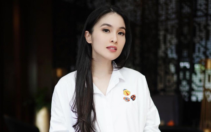 Sandra Dewi Centil 'Goda' Netter Dengan Senyuman Super Manis, Kecantikan Alami Dipuji Habis-habisan