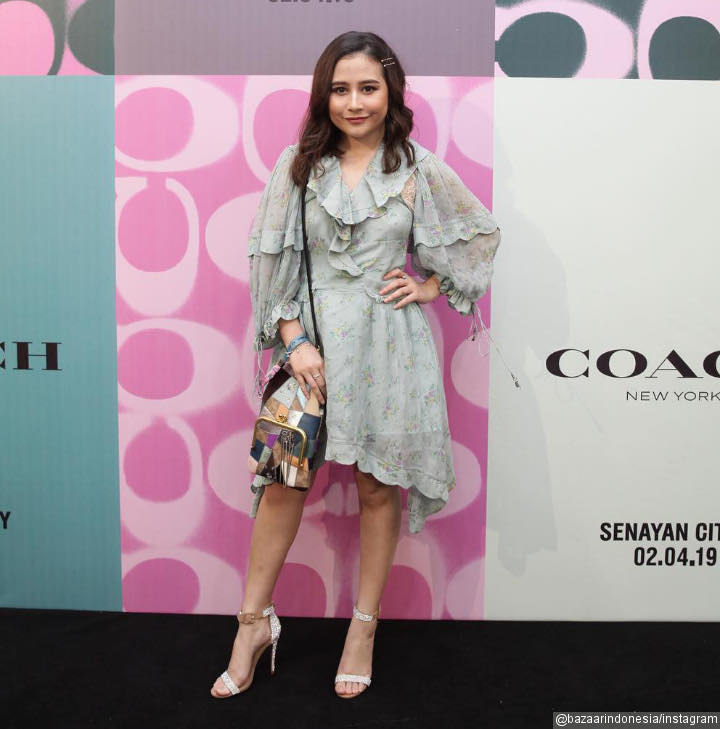 Prilly Latuconsina, Imut Dalam Balutan Dress Cantik Koleksi Coach