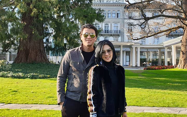 Syahrini 'Korban Kebohongan' Luna Maya Berhijab Ala Bidadari Surga, Reino Makin Tampan Saat Kajian