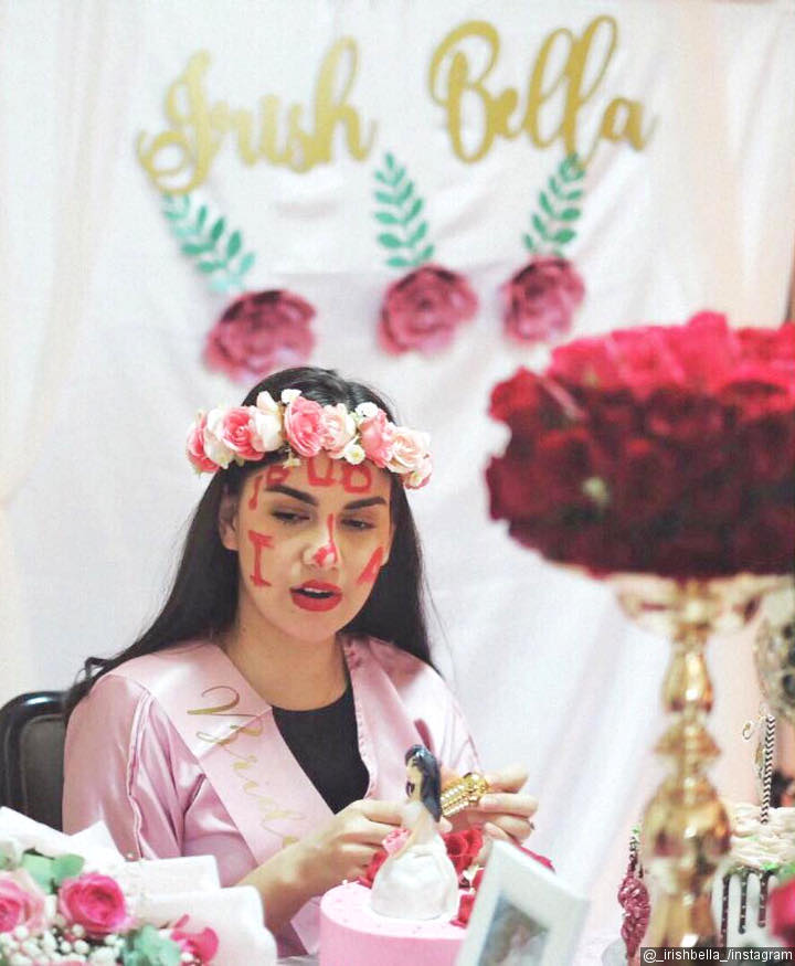 Irish Bella Cuek Nikmati Kejutan dari Sahabat dengan Wajah Penuh Coretan