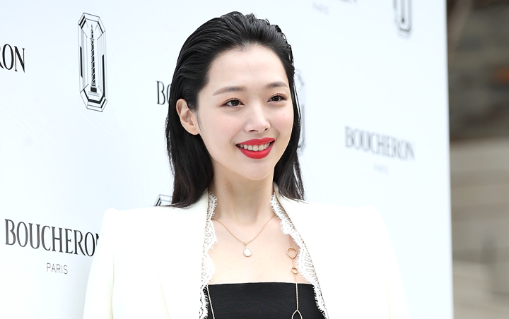 Sulli Live Instagram Saat Mabuk dan Tanpa Bra, Ngaku Kesal Dadanya Terus Dilihat