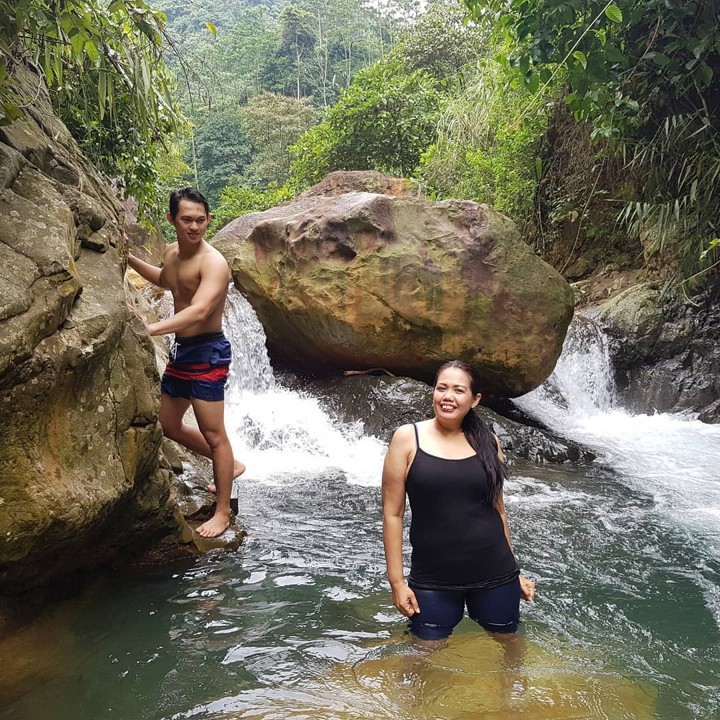 Seru-Seruan Main Air di Curug Leuwi Lieuk, Bogor