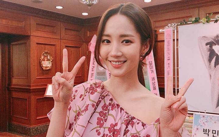Park Min Young Traktir Makan Staf 'Her Private Life' di Hotel Mewah