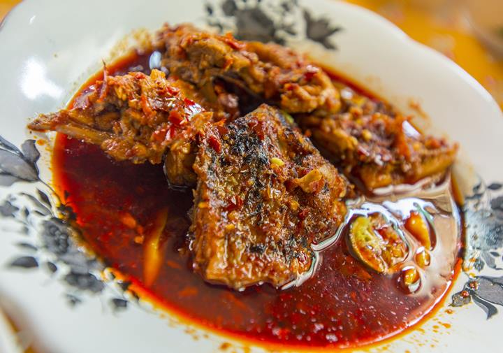 Selain Ayam Taliwang, Cobain Juga Ayam Rarang