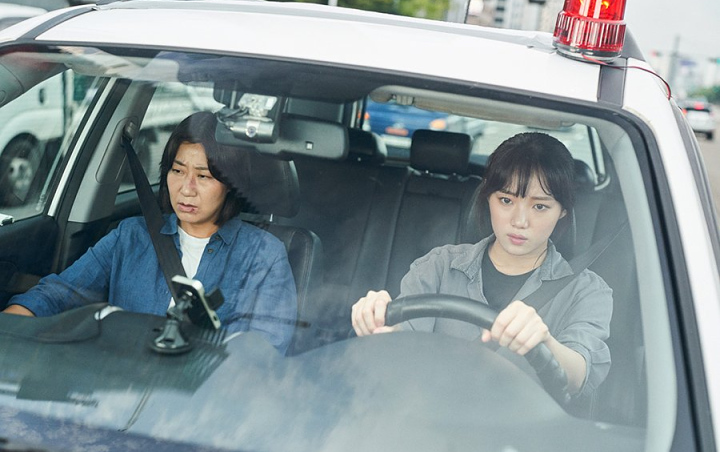 Lee Sung Kyung Girang Bisa Akting Bareng Ra Mi Ran di Film 'Girl Cops'