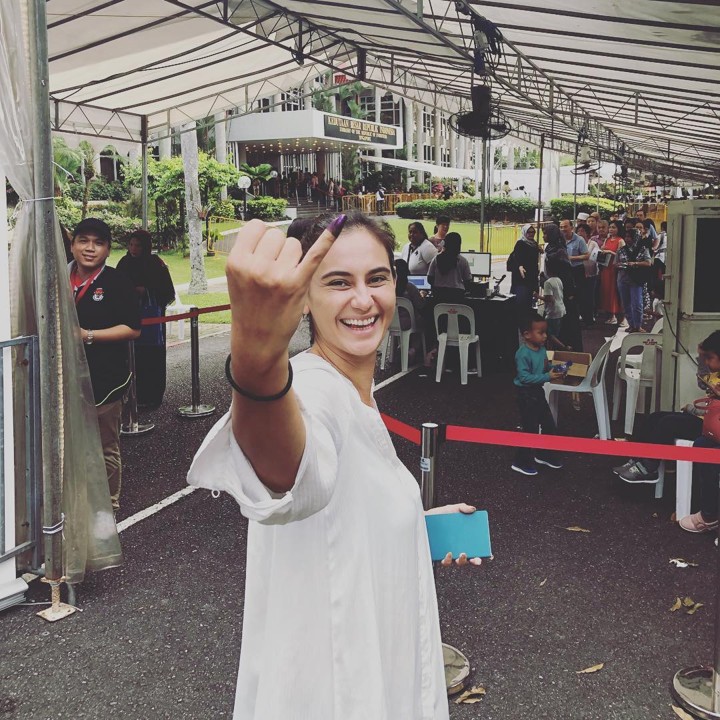 Marissa Nasution Bahagia Nyoblos di Singapura