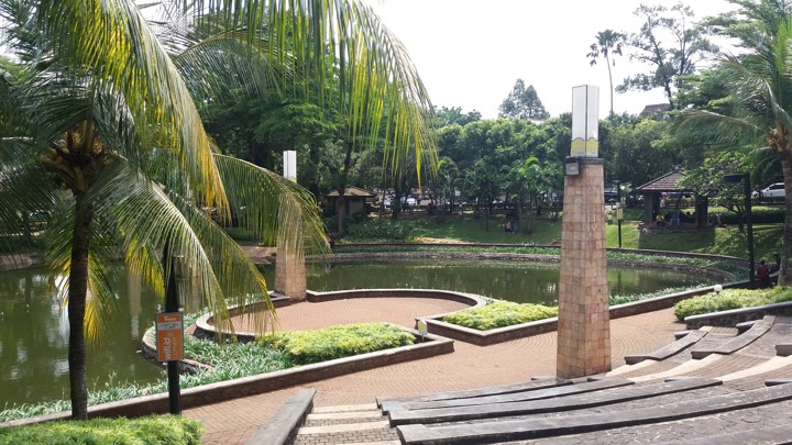 Bercengkrama di Taman Ayodya Bersama Keluarga