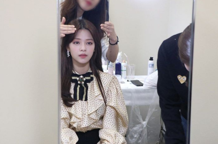 Foto Jeongyeon Twice di Backstage Konser Ini Viral Karena Bikin Pangling