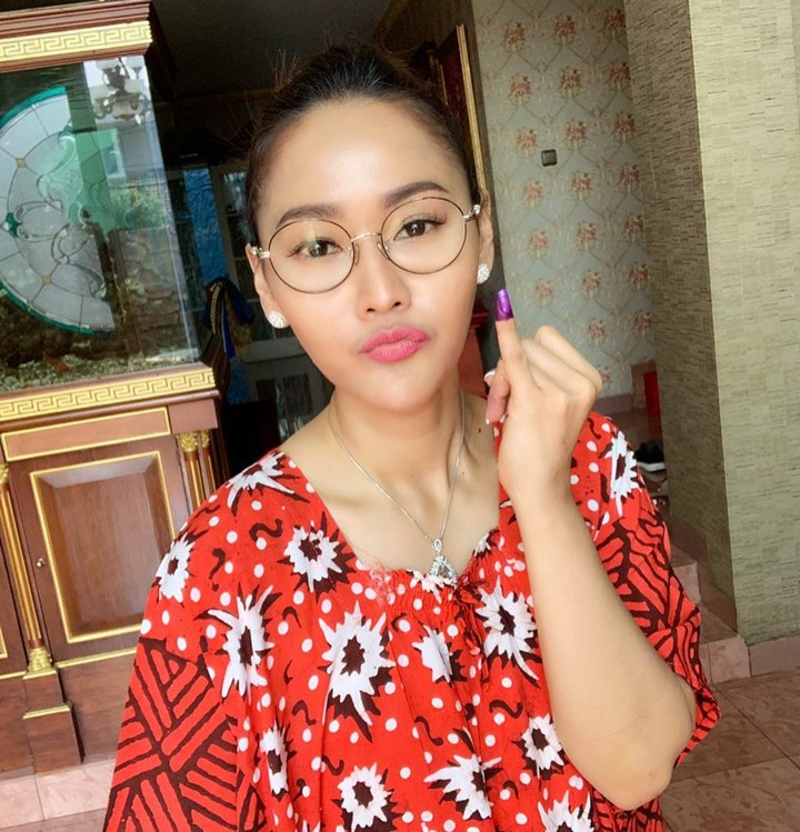 Super Santai, Inul Daratista Pakai Daster Saat Nyoblos Tadi Pagi