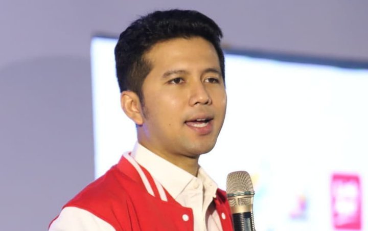 Hasil gambar untuk emil dardak