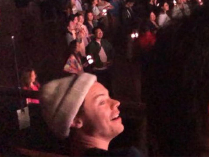 Harry Styles Kedapatan Tonton Konser Black Pink Usai Follow Instagram Jennie