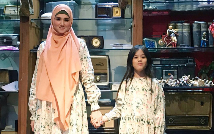 Mulan dan Titiek Soeharto Asyik Dukung Prabowo, Safeea Putri Dhani Ngumpet di Ketiak Ibu Bikin Kepo