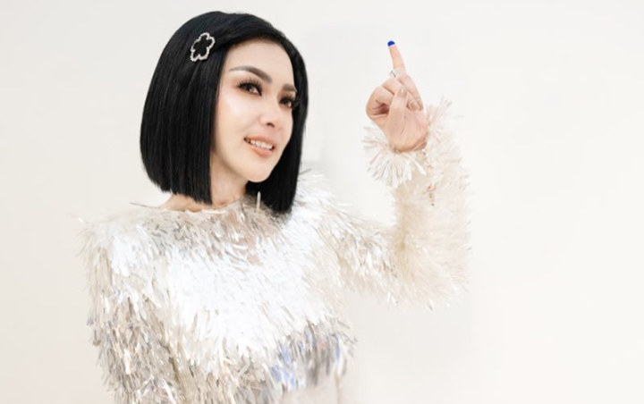 Kaki Berangsur Membaik, Syahrini Berani Pose Cantik
