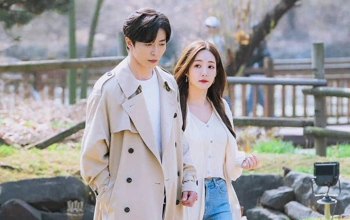 Kim Jae Wook Beri Perhatian Manis Pada Park Min Young di Lokasi Syuting 'Her Private Life'