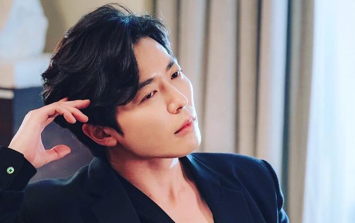 Kim Jae Wook Digoda Fans Habis-Habisan Usai Pamer Foto Ganteng Pakai Celana Kedodoran