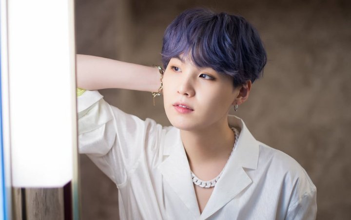 Suga BTS Tanda Tangani Surat Nikah dengan Penggemar?