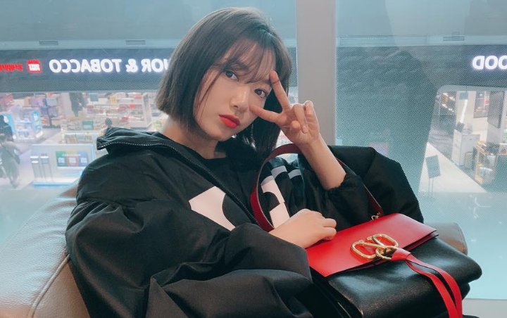 Park Shin Hye Pamer Foto Jalan-Jalan di Inggris, Gaya Busana yang Keren Banjir Pujian