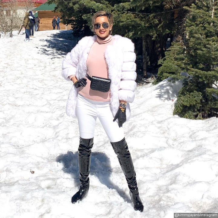 Style Kece Kimmy Jayanti Saat Liburan, Bisa Nih Dicontoh