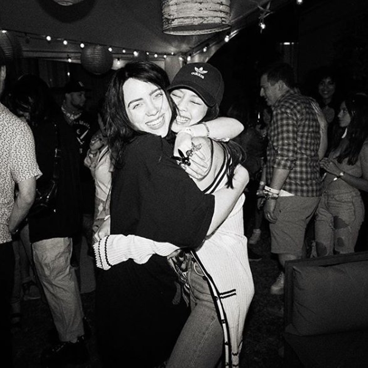 Jennie Peluk Billie Eilish