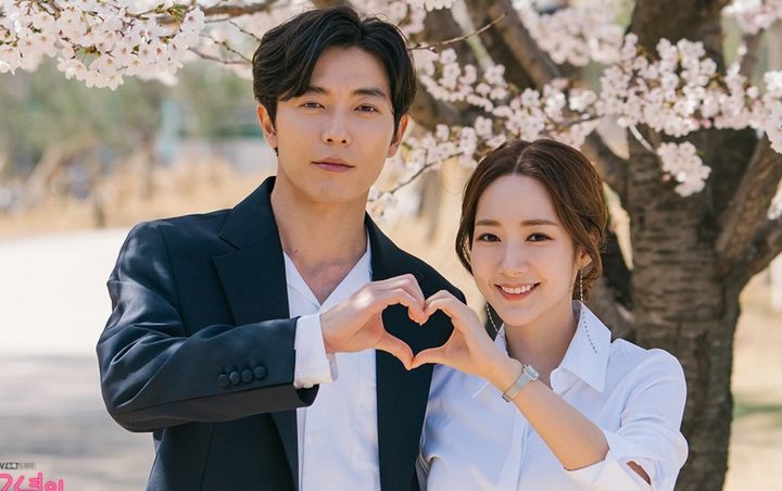 Kim Jae Wook dan Park Min Young Tidur Sekasur di 'Her Private Life', Netter Tagih Ciuman