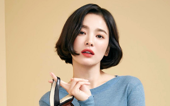 Song Hye Kyo Lagi-Lagi Tak Pakai Cincin Kawin Saat Berangkat ke Bangkok, Netter Pro Kontra