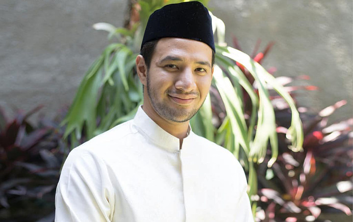 Potret Ammar Zoni Sungkem ke Ayah di Pengajian Jelang Pernikahan Bikin Netter Terharu
