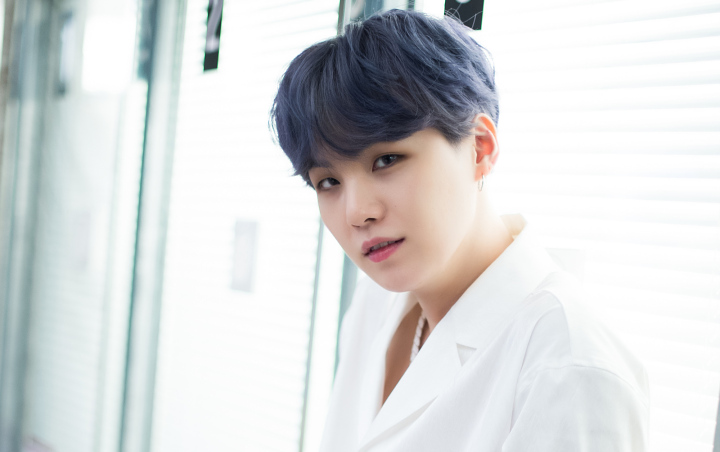 Suga BTS Jadi Perbincangan Karena Tak Mau Sentuh ARMY Berhijab di Fansign