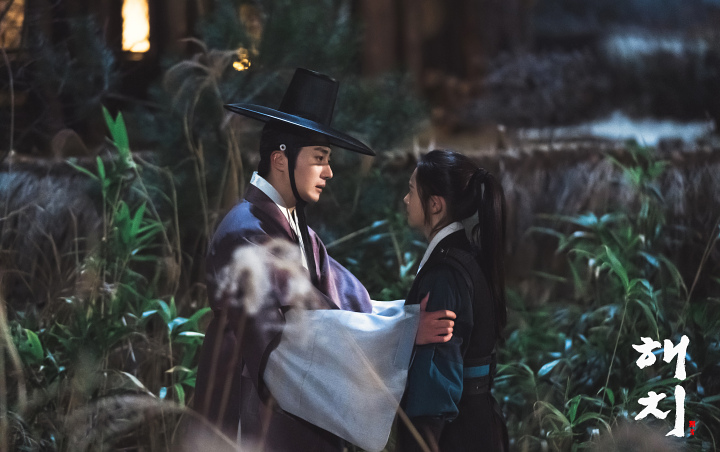 Jung Il Woo dan Go Ara Bakal Ciuman Manis di Episode Mendatang 'Haechi'