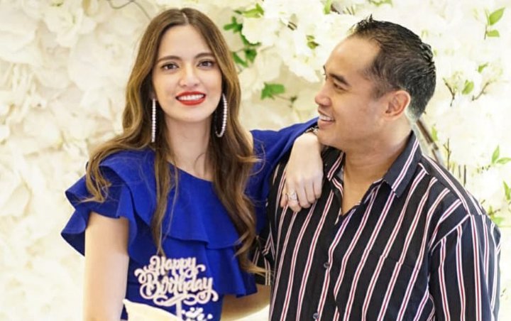 Nia Ramadhani Tampil Seksi Di Pesta Ultah Ardi Bakrie, Penampakan Puntung Rokok Malah Bikin Salfok