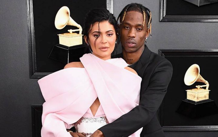 Unggah Foto Seksi Bareng Travis Scott, Kylie Jenner Beri Kode Siap Punya Anak Kedua