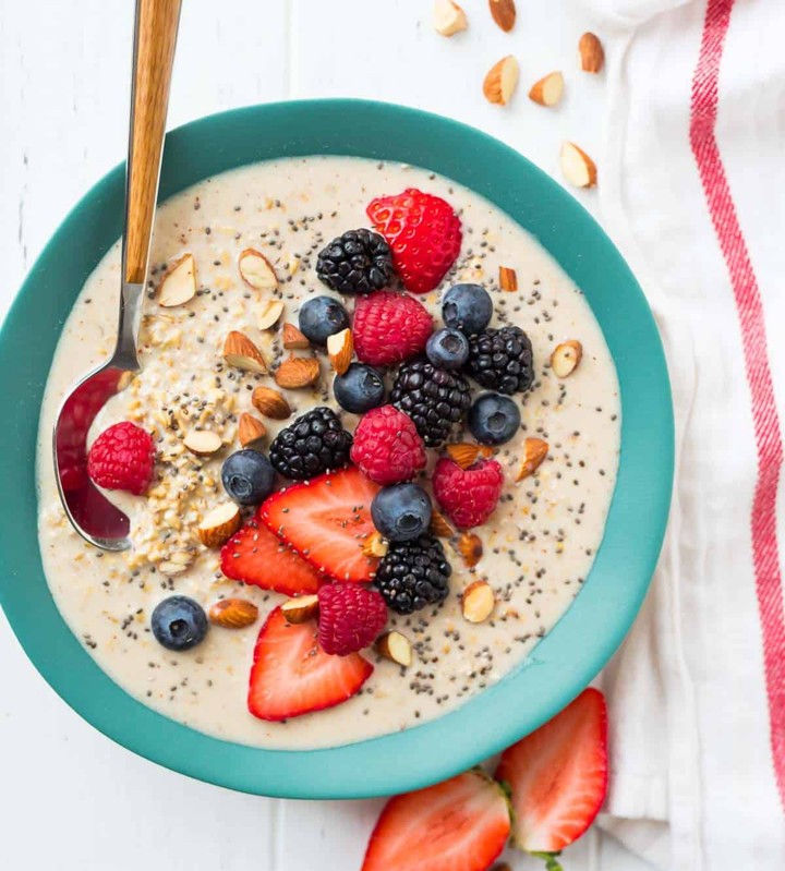 Oatmeal dengan Topping Buah
