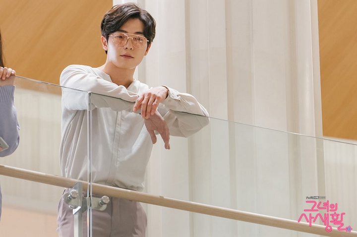 Kacamata Kim Jae Wook di \'Her Private Life\' Jadi Bahan Perbincangan