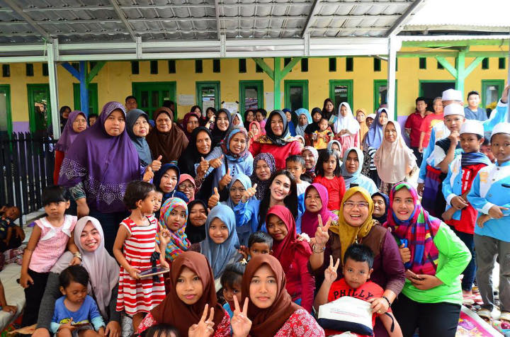 Rieke Diah Pitaloka Semangat Kunjungi Warga di Salah Satu Dapilnya