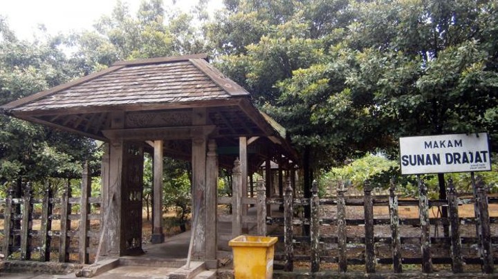 Makam Sunan Drajat di Lamongan