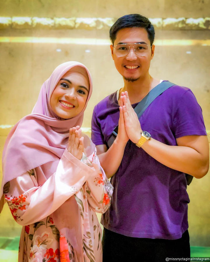 Kompak Pose Minta Maaf Ala Nycta Gina dan Rizky Kinos