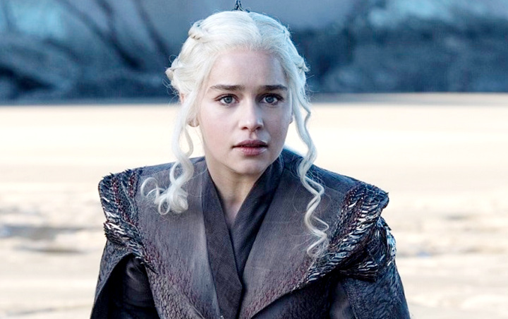 Ada adegan Emilia Clarke 'Minum' Kopi Starbucks di 'Game of Thrones' Season 8, HBO Beri Penjelasan