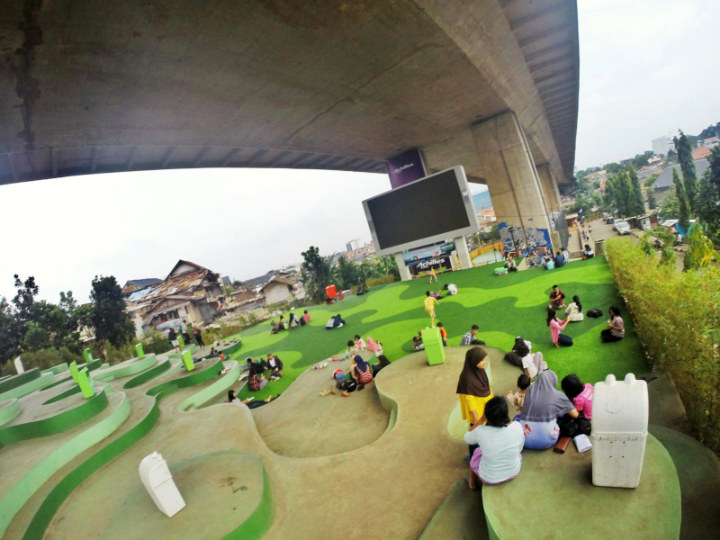 Nongkrong di Taman Film, Bandung