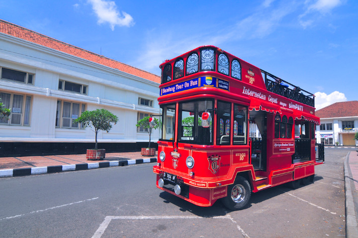 Naik Bandung Tour on The Bus saat Ngabuburit