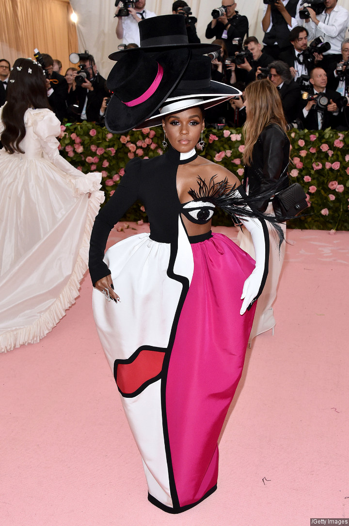 Gaun Unik Janelle Monae yang Penuh Perjuangan