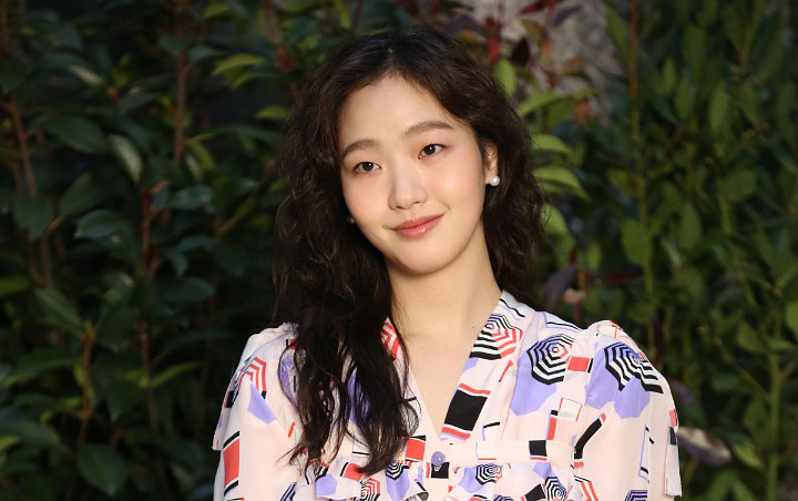 Kim Go Eun Dipuji Habis-Habisan Usai Pamer Foto Cantik Bareng Keponakan Baru