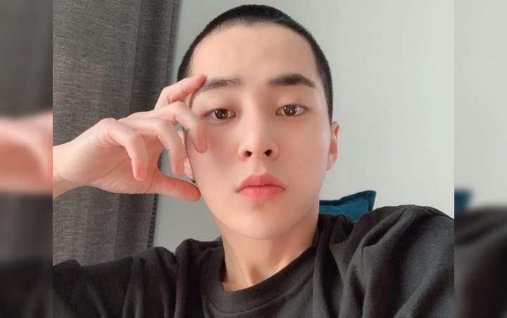 Beredar Foto-Foto Xiumin EXO Wamil, Wajah Cemberut Hingga Sadar Kamera Jadi Sorotan