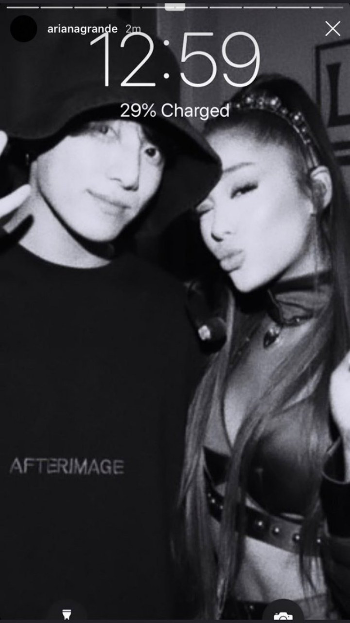 Jungkook BTS Foto Bareng Ariana Grande