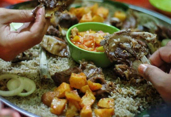 Nasi Kebuli dengan Rasa Kambing yang Khas