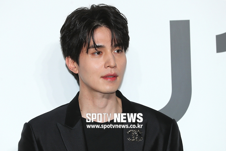 Wajah Ganteng Lee Dong Wook di Event Chanel Dipuji Habis-Habisan
