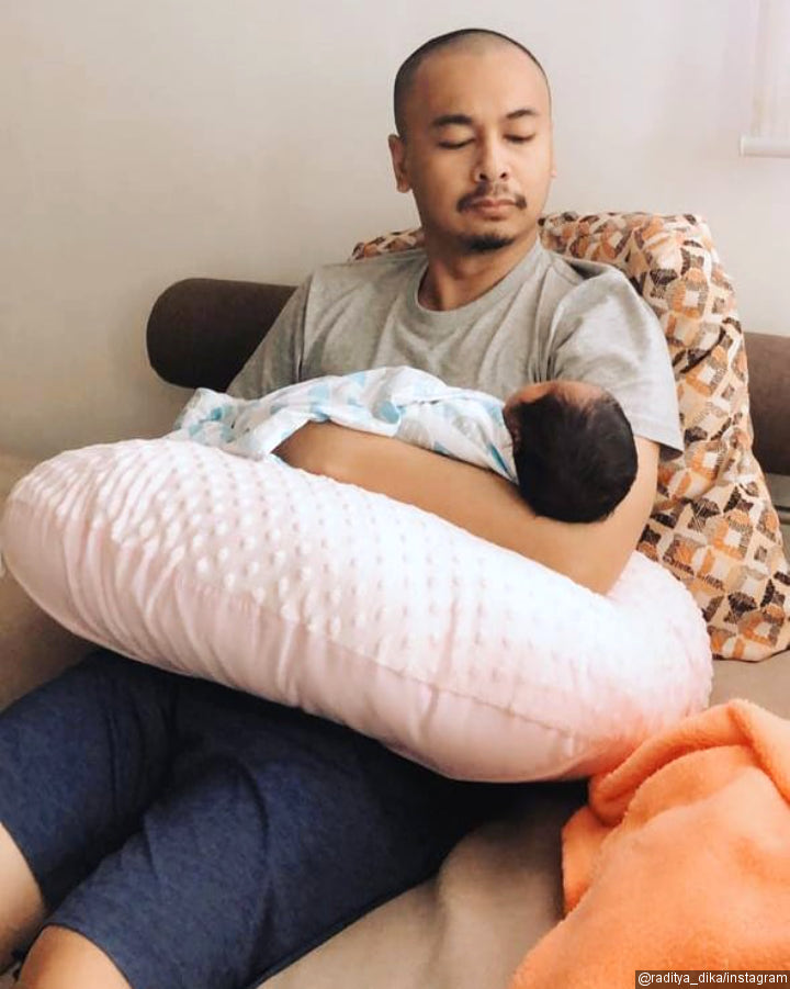 Manis Hingga Kocak, Intip 6 Momen Raditya Dika Bersama 