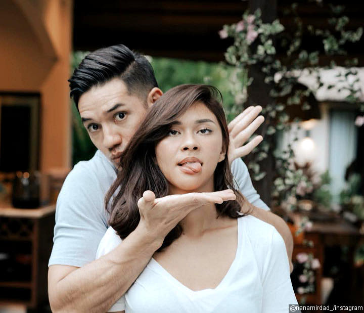 Tak Melulu Romantis Pasangan Ini Juga Jago Pose Kocak Loh