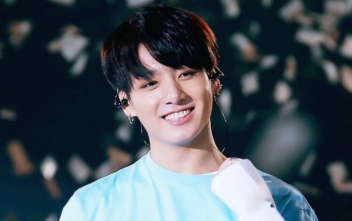 Jungkook BTS Ambil Ponsel ARMY Saat Konser Karena Cantik?