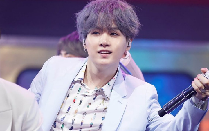 Suga BTS Selfie Tanpa Make Up, Kulit Bersih dan Mulus Bikin Cewek-Cewek Iri