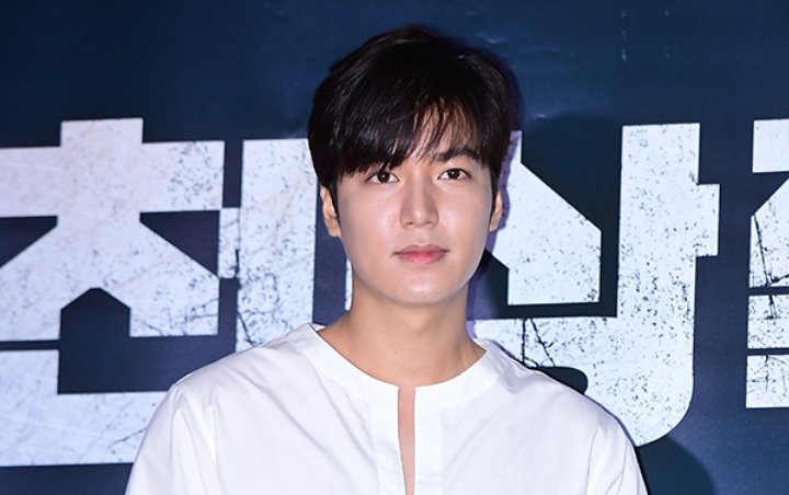Lee Min Ho Pose Ganteng Malam-Malam, Fans Ngeri Karena Ini